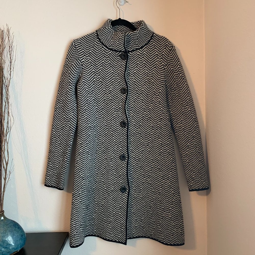 Cocogio Black and White Sweater Coat